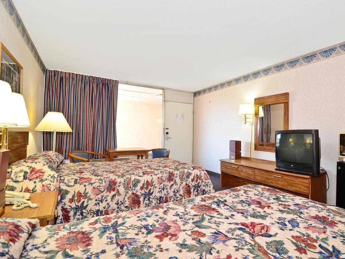 The Sanford Inn Экстерьер фото